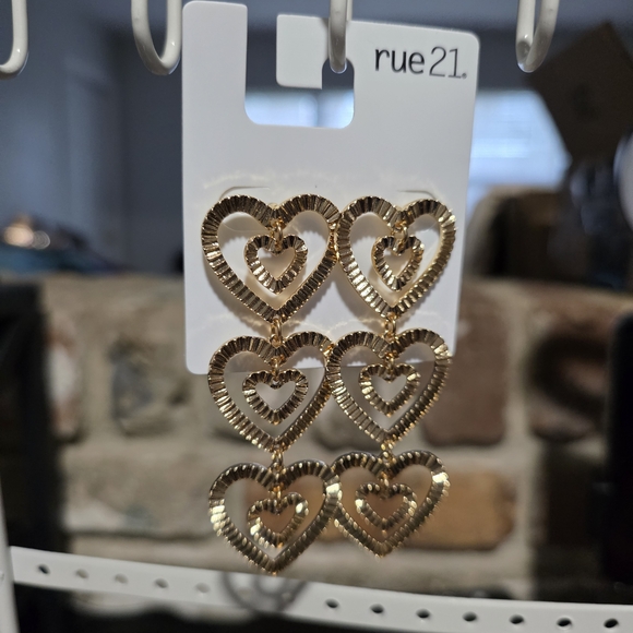 Rue21 Jewelry - Rue21 Shimmering Goldtone Heart Drop Earrings